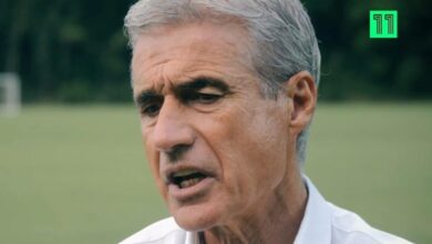 No avião, Luís Castro publica mensagem e deixa legenda em homenagem ao Grêmio Luís Castro pelo Grêmio