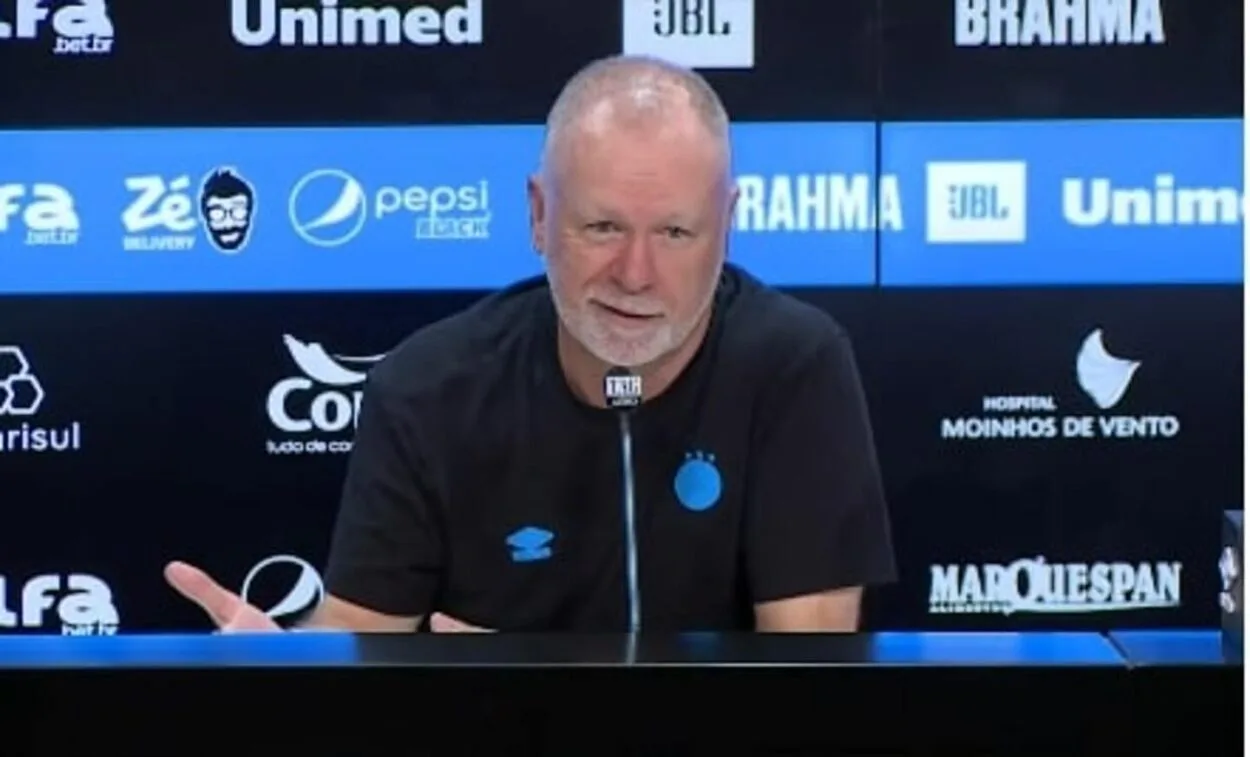 Mano cita desejo para 2026 após último jogo do Grêmio: "Arbitragem melhor" Mano Menezes no Grêmio