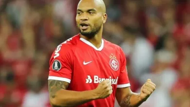 Ex-colorados pelo mundo: Wesley marca dois gols e Moledo define clube para 2026 Moledo suspenso no Inter