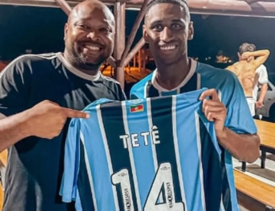Foto vazada de Tetê com a camisa do Grêmio gera desconforto na Grécia Tetê ex-Grêmio
