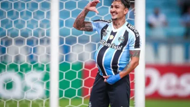 Torcida do Grêmio "culpa" Vina por permanência do Inter na primeira divisão Vina falou sobre Suárez no Grêmio