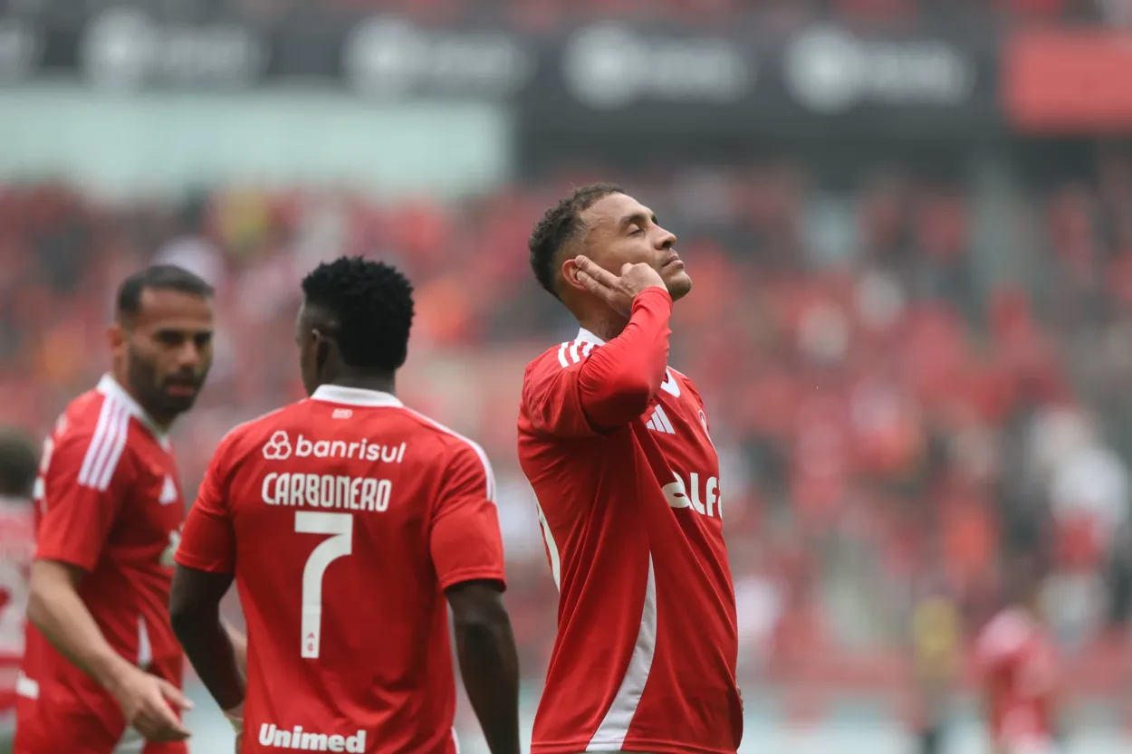 Alan Patrick comemora seu gol na vitória do Inter por 1x0 contra o Ceará