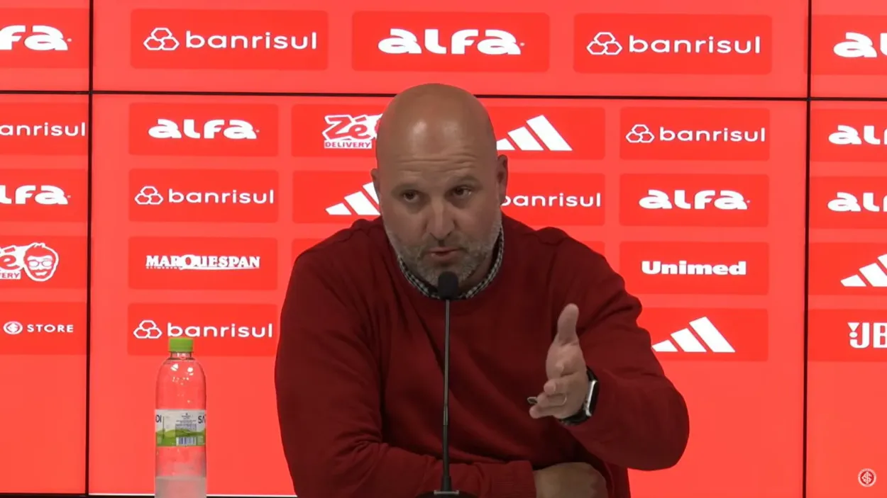 José Olavo Bisol comunica saída da diretoria do Inter: "Dei o máximo de mim" José Olavo Bisól, vice-presidente de futebol do Inter Foto: YouTube/Inter