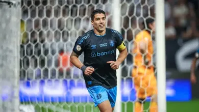 Grêmio publica mensagem para Suárez na véspera do Gre-Nal; entenda Suárez fez gol pelo Grêmio contra o Corinthians