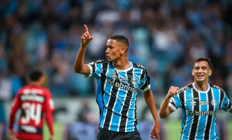 Grêmio tenta avançar por Tetê e negocia renovação com André Henrique André Henrique pelo Grêmio poderia substituir Diego Costa