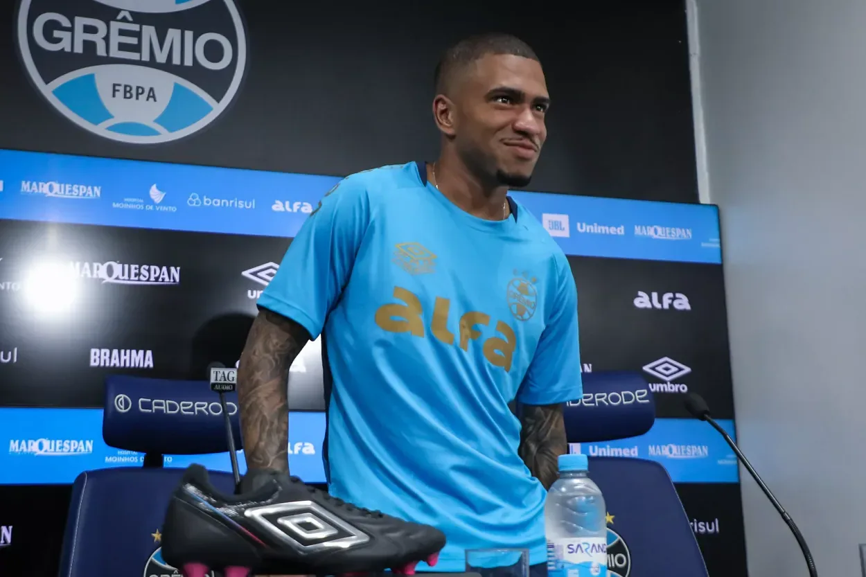 Lucas Esteves pelo Grêmio