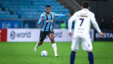 Grêmio divulga moldes da contratação de Caio Paulista e libera Jemerson e Lucas Esteves Grêmio teve Jemerson como capitão