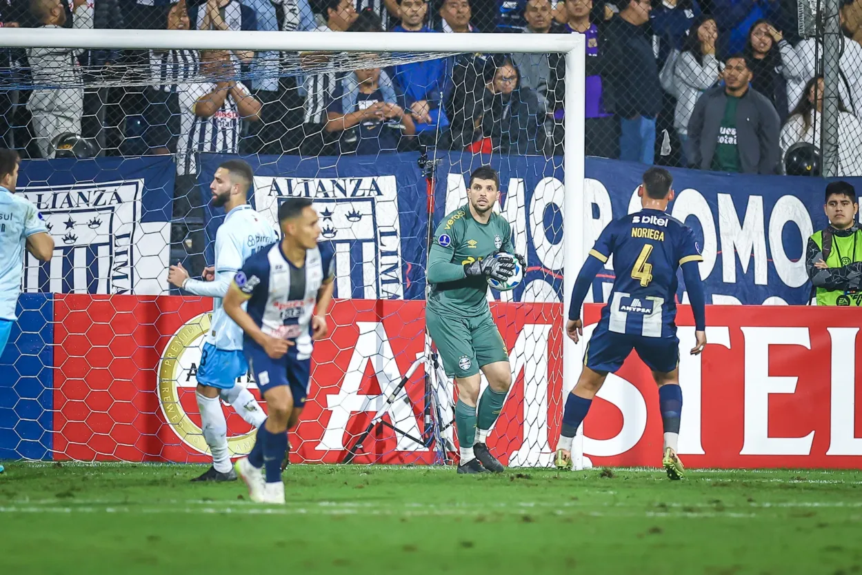 Tiago Volpi no Grêmio