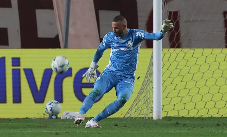 Weverton pinta no Grêmio