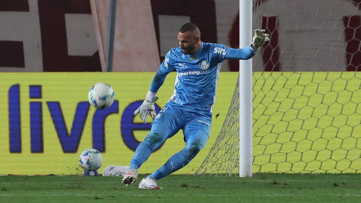 Com Grêmio no aguardo, Palmeiras fará homenagem para Weverton: "Marcado na história" Weverton pinta no Grêmio
