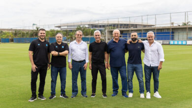 "Calma guri": auxiliar de Luís Castro brinca com torcedor do Grêmio antes da apresentação Grêmio