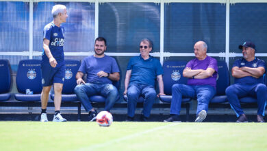 Odorico Roman e Felipão acompanham treino do Grêmio e conversam com Luís Castro Grêmio treina