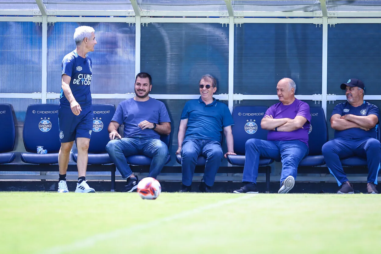Odorico Roman e Felipão acompanham treino do Grêmio e conversam com Luís Castro Grêmio treina