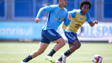 Grêmio orienta jogadores a dar mais atenção aos torcedores na chegada aos jogos fora de casa Grêmio em Santa