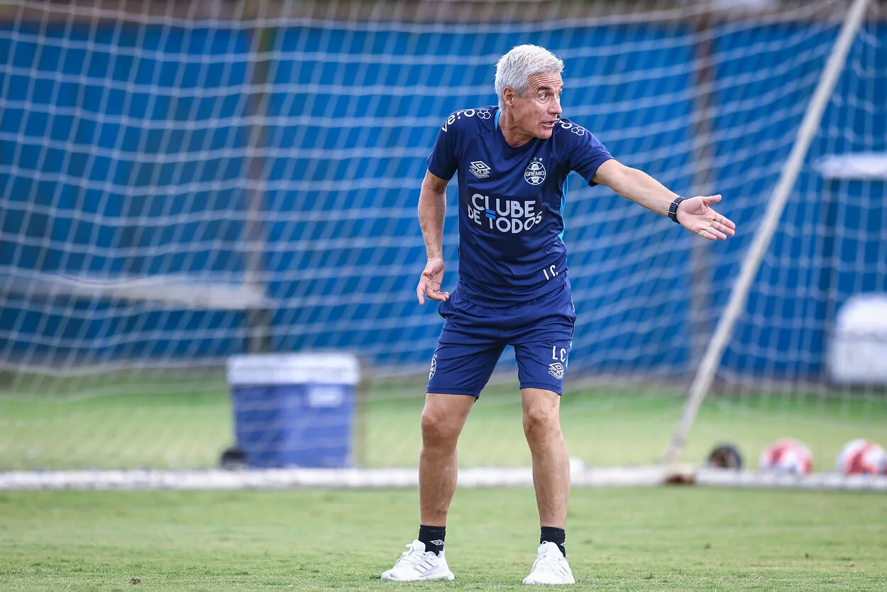 Grêmio decidirá escalação "jogo a jogo" neste começo de temporada e indica mescla Grêmio de Luís Castro