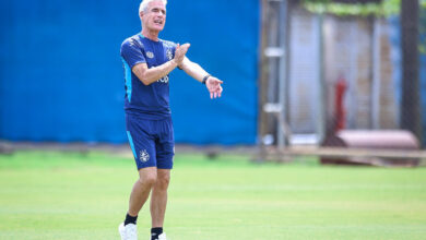 Luís Castro mexe no Grêmio