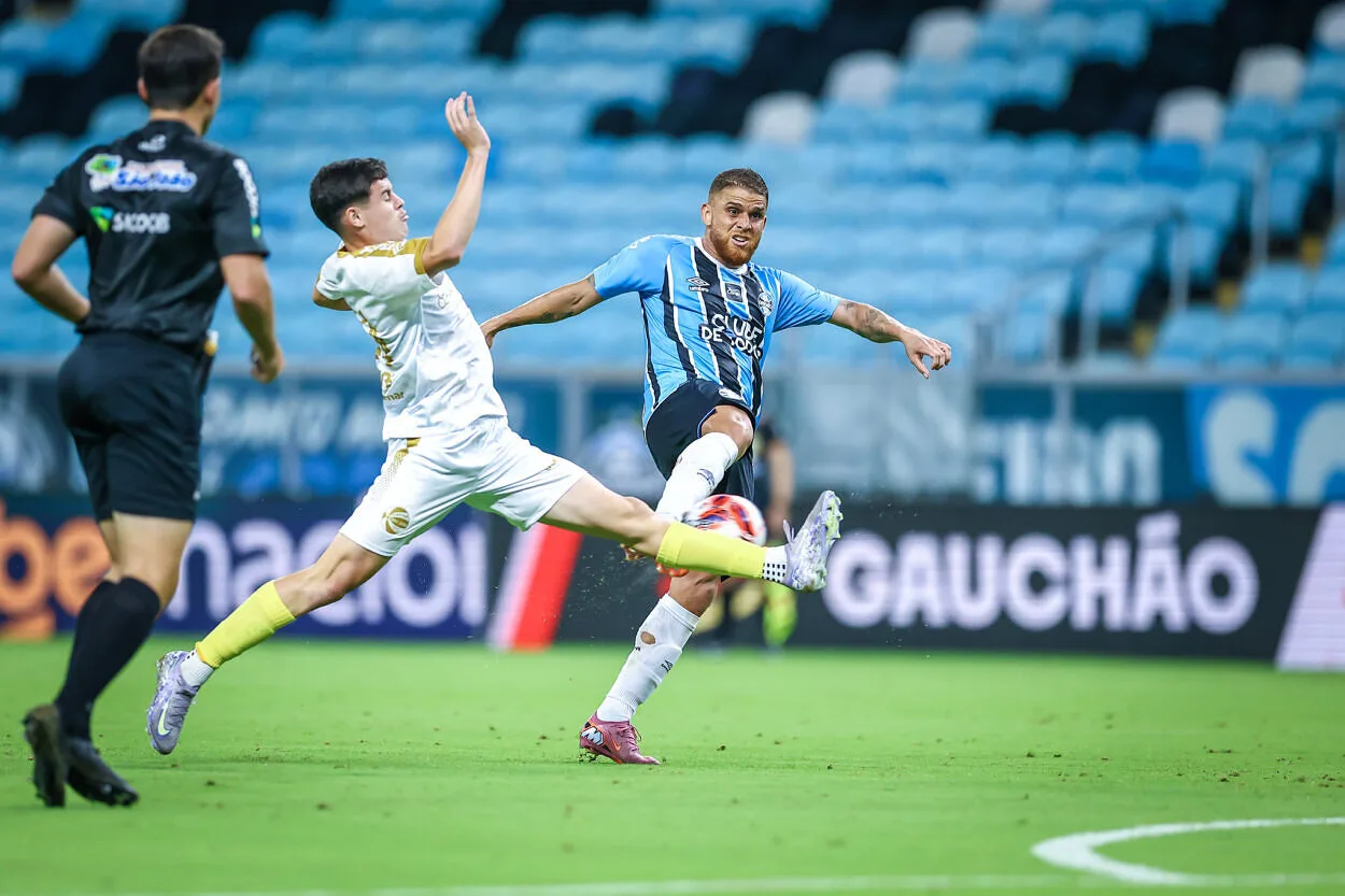 Cuéllar pelo Grêmio