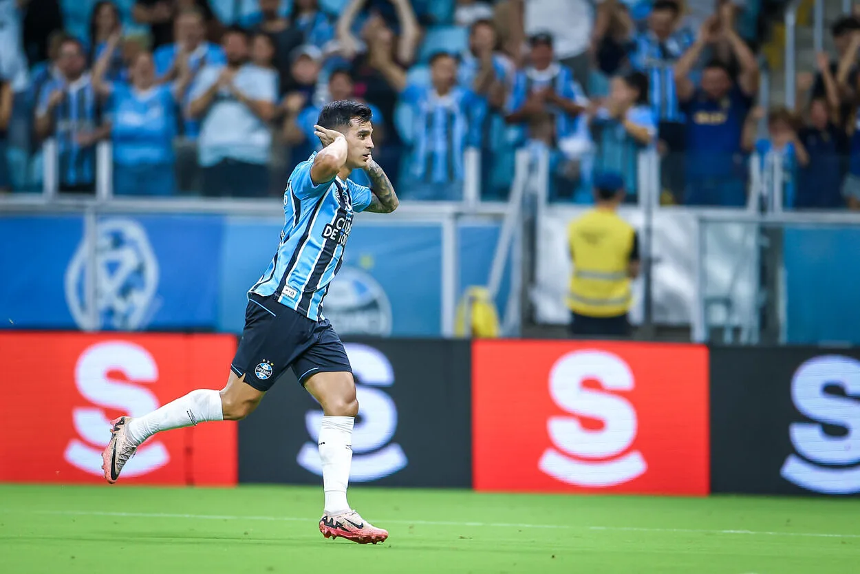 Cristaldo brilha no Grêmio