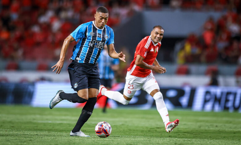 Carlos Vinícius pelo Grêmio