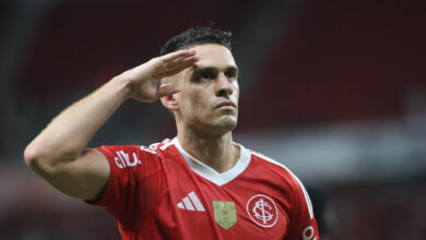 Borré se manifesta após brilhar no Gre-Nal e Inter manda recado: "É preciso respeitar" Borré pelo Inter