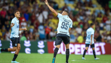 Carlos Vinícius pelo Grêmio