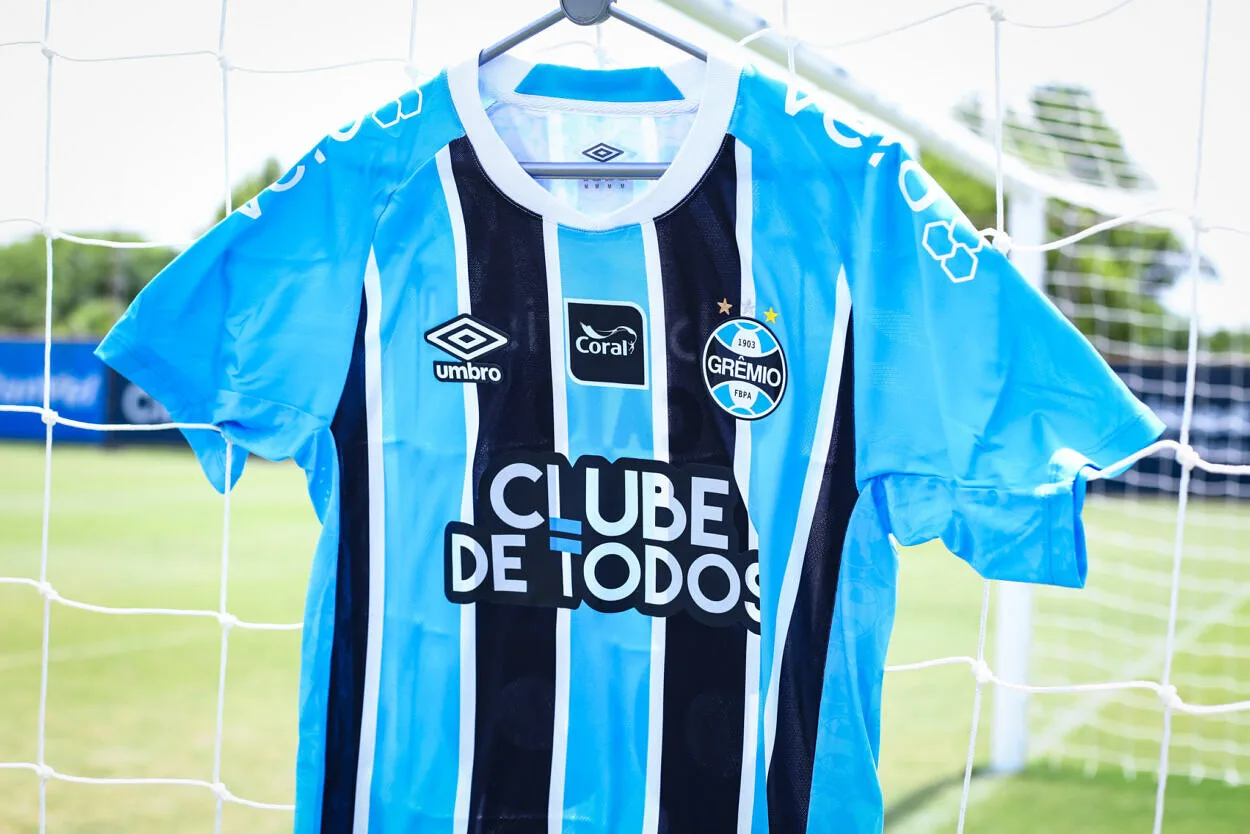Grêmio renova com empresa que estampa a parte frontal do uniforme dos jogadores Grêmio uniforme