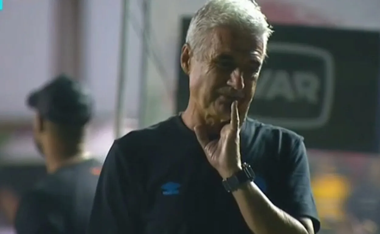 Luís Castro na estreia pelo Grêmio