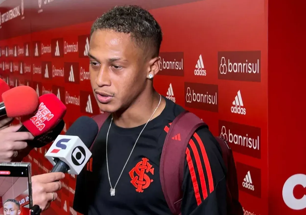 Inter busca assegurar a continuidade de Vitinho, mas Santos surge como concorrente Vitinho pelo Inter