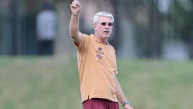 Odair Hellmann se emociona no Beira-Rio e projeta retorno ao Inter: "Um dia eu volto" Odair Hellmann