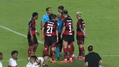 Flamengo reclama da arbitragem na primeira rodada e perde jogador para pegar o Inter Flamengo contra o Inter