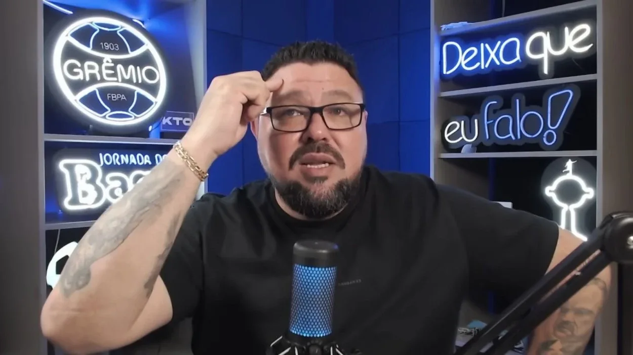 Bagé se empolga com estreia de Luís Castro no Grêmio: "Podem me chamar de iludido" Alex Bagé, jornalista e gremista, cobrindo o Grêmio. Revela que conversou com Marcelo Marques em sua casa na noite anterior da desistência à presidencia.