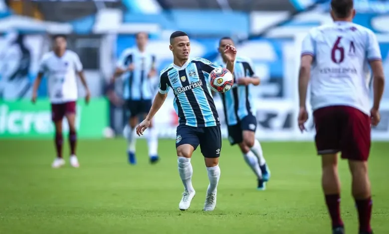Lembra dele? Ex-Grêmio, Darlan pode voltar ao Brasil e disputar a Libertadores Darlan sai do Grêmio