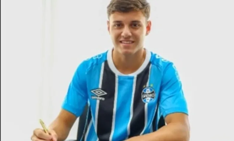Jeferson Forneck se manifesta na web após fazer a estreia no Grêmio: "Tudo valeu a pena" Jeferson do Grêmio