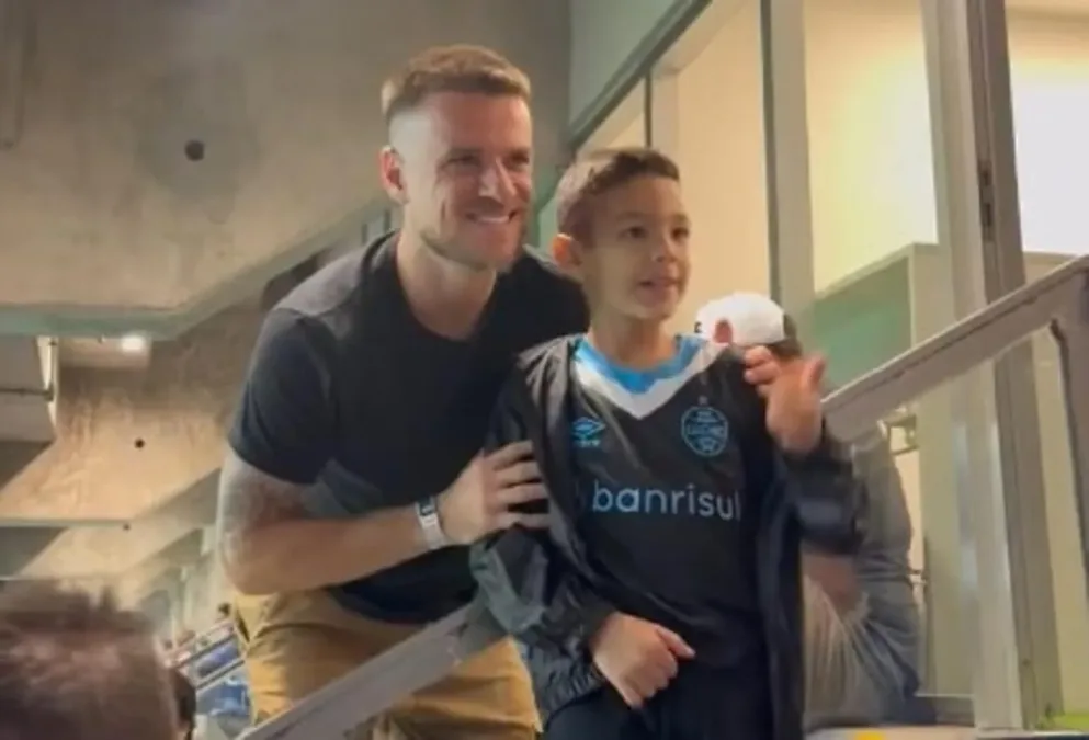 Ramiro assiste Grêmio