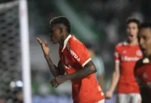 Vitão posta despedida e deixa recado ao torcedor do Inter: "Vocês tornam esse clube único" Vitão pelo Inter