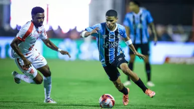 RS - FUTEBOL/CAMPEONATO GAUCHO 2026 /GREMIO X GUARANY - ESPORTES - Lance da partida entre Gremio e Guarany disputada na noite desta quarta-feira no Estádio Estrela DÁlva, em Bage, valida pelo Campeonato Gaucho 2026. FOTO: LUCAS UEBEL/GREMIO FBPA
