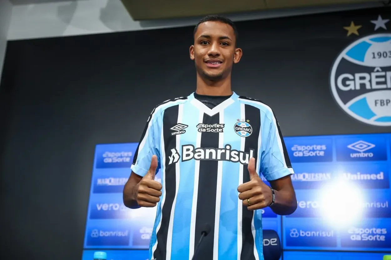Grêmio contrata novo reforço fora de campo e anuncia renovação com André Henrique André Henrique pelo Grêmio