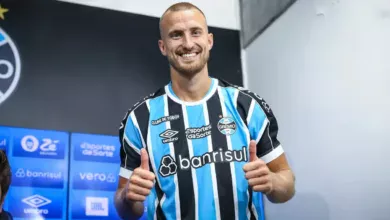 Na despedida, Rodrigo Ely diz ter realizado sonho de infância no Grêmio e indica destino Grêmio apresentou Rodrigo Ely
