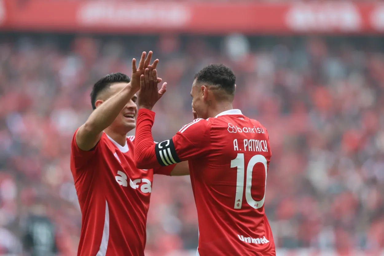 Com estreia, Inter está escalado para enfrentar o Inter-SM dentro do Beira-Rio Alan Patrick comemora com Rafael Borré seu gol na vitória do Inter por 1x0 contra o Ceará