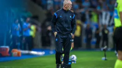 Mano Menezes encaminha acerto após deixar o Grêmio e vai treinar fora do Brasil Mano Menezes pelo Grêmio