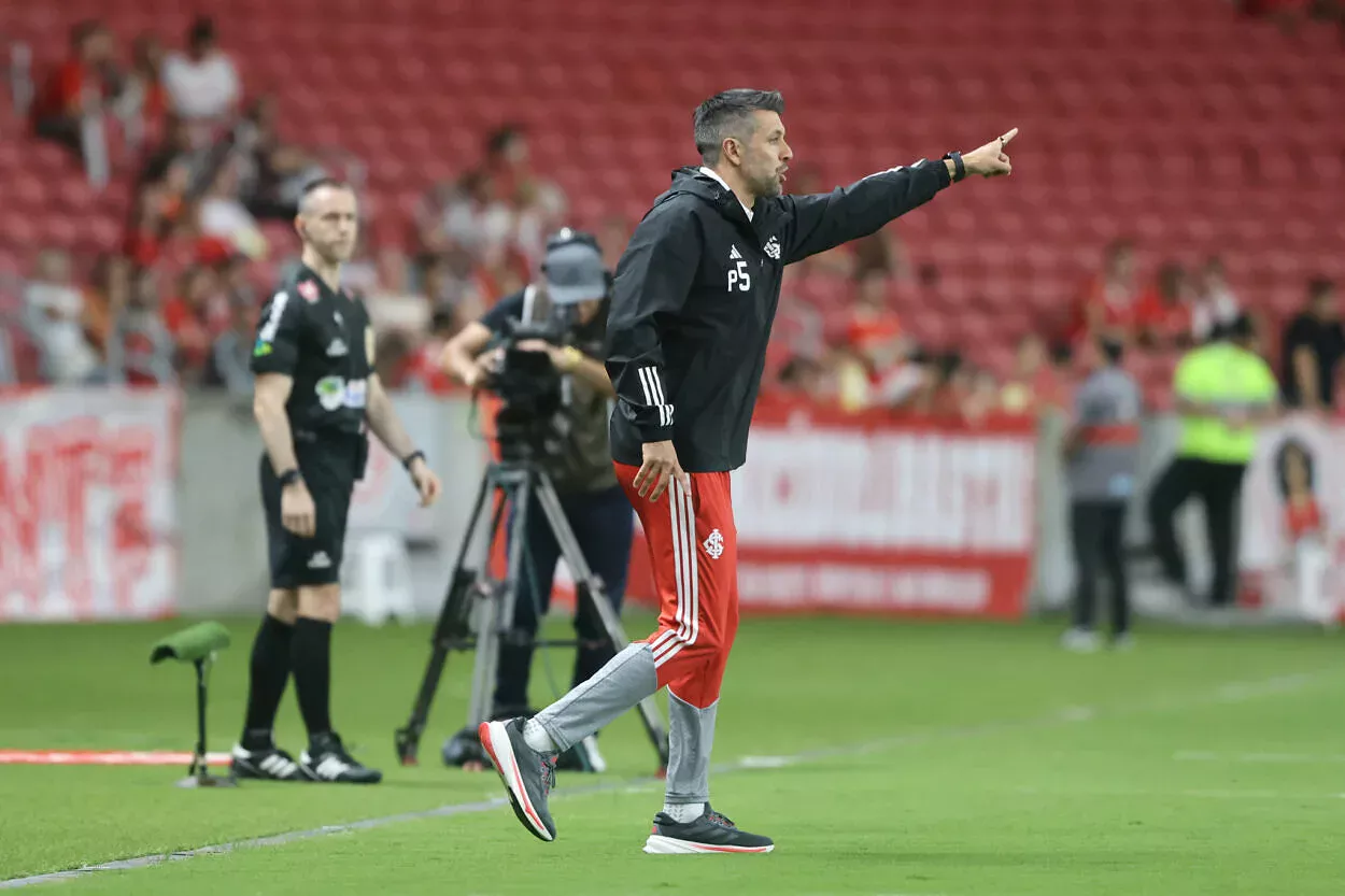 Pezzolano projeta primeiro Gre-Nal pelo Inter após vitória em casa: "Colocar os melhores" Pezzolano pelo Inter