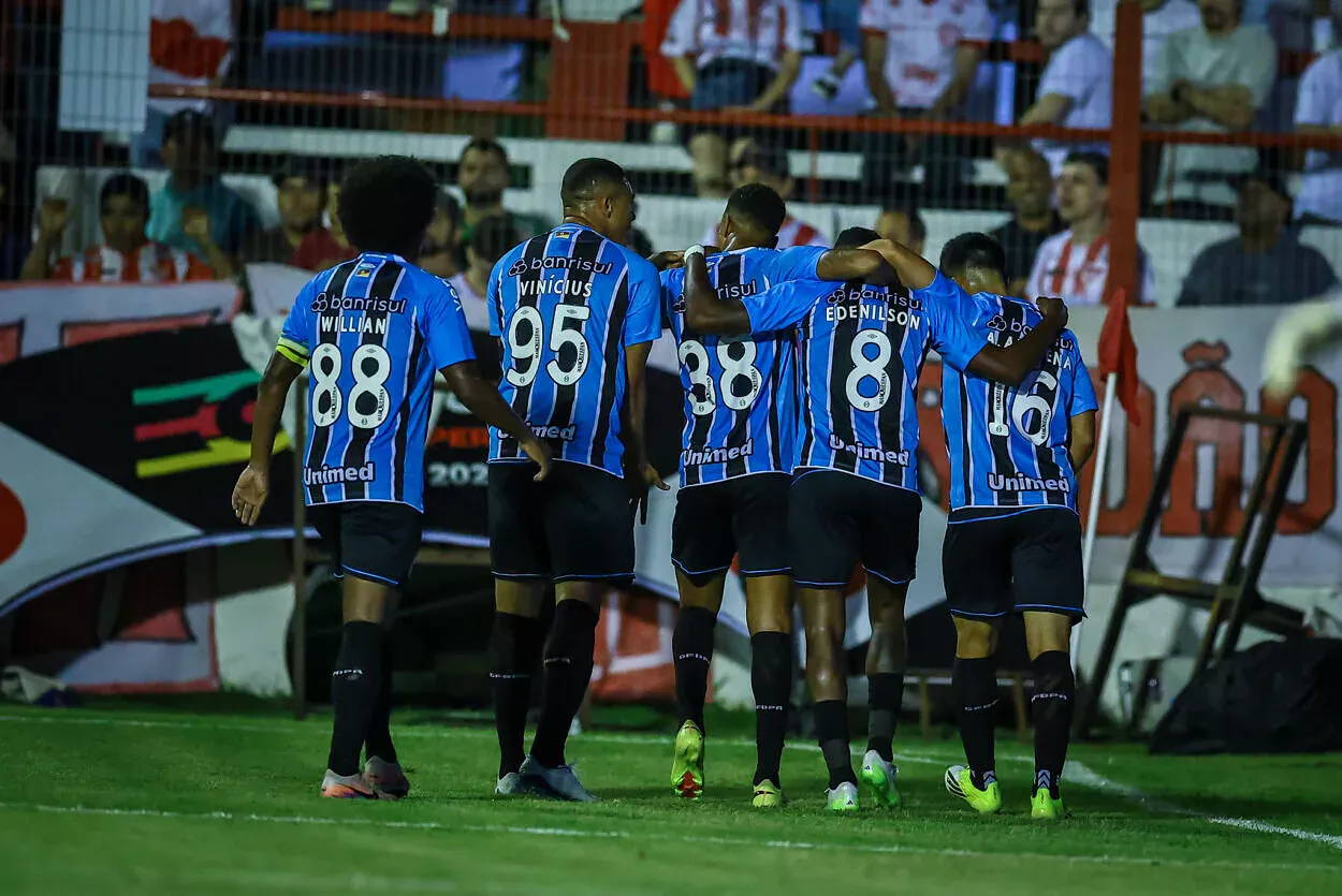 Árbitro do Gre-Nal se manifesta sobre estilo de arbitragem; Grêmio já deu recado Grêmio