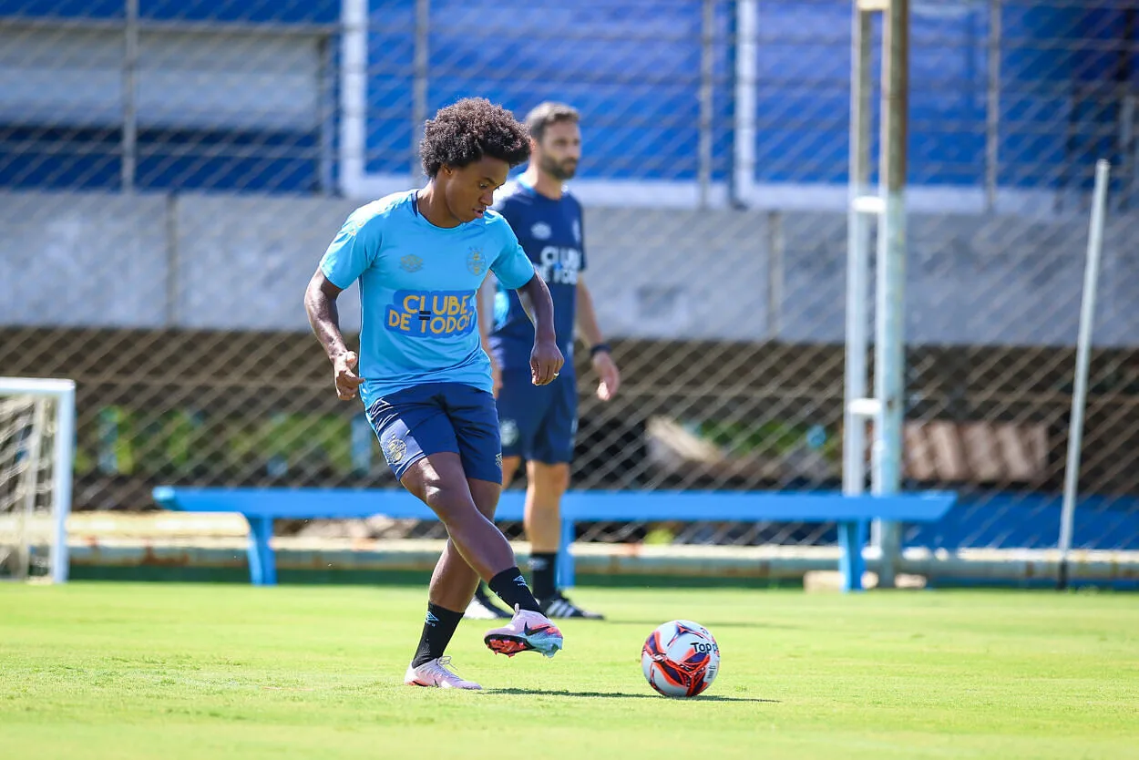 Gustavo Martins e Willian podem ser titulares do Grêmio na estreia do Brasileirão Grêmio vai mudar