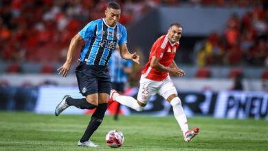 Carlos Vinícius pelo Grêmio