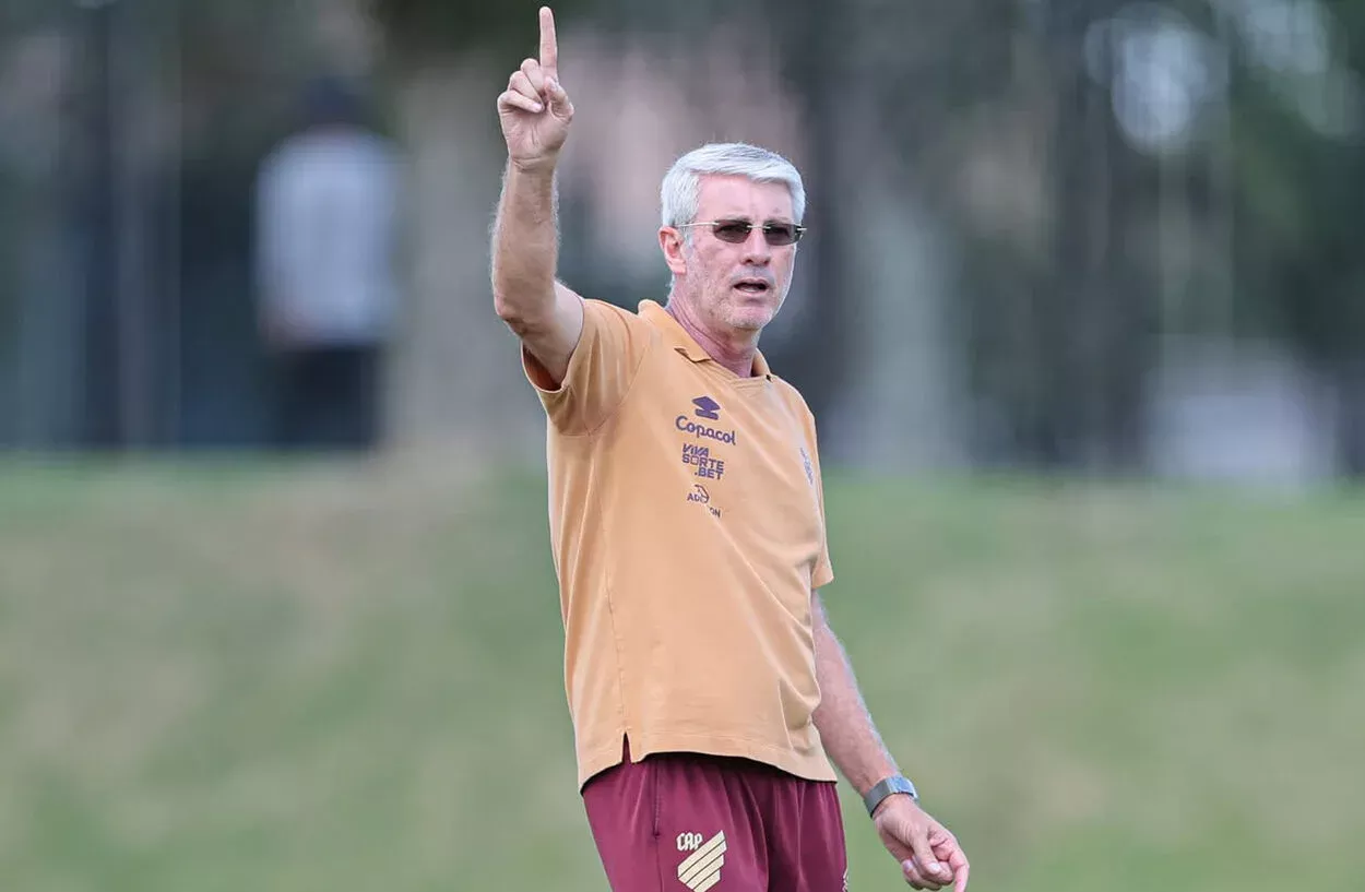 Odair Hellmann se emociona no Beira-Rio e projeta retorno ao Inter: "Um dia eu volto" Odair Hellmann