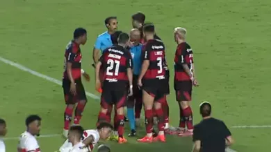 Flamengo reclama da arbitragem na primeira rodada e perde jogador para pegar o Inter Flamengo contra o Inter