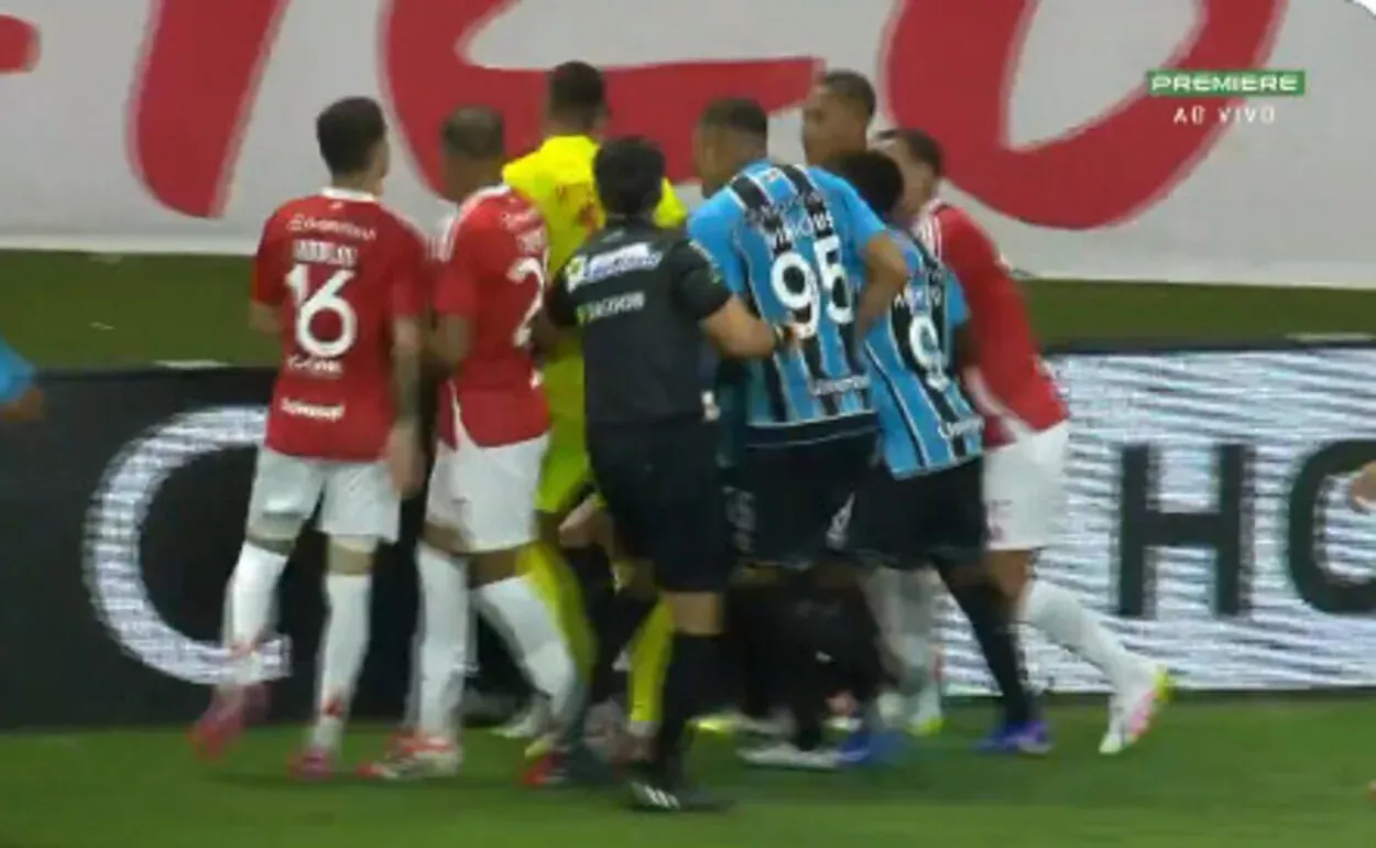 Marlon acerta bolada e Rochet leva amarelo em confusão; saiba como ficou o segurança Marlon no Gre-Nal