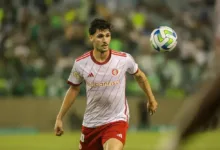 Johnny faz gol decisivo na Espanha e revela torcida para o Inter no Gre-Nal: "Apoio sempre" Johnny pelo Inter