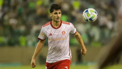 Johnny faz gol decisivo na Espanha e revela torcida para o Inter no Gre-Nal: "Apoio sempre" Johnny pelo Inter