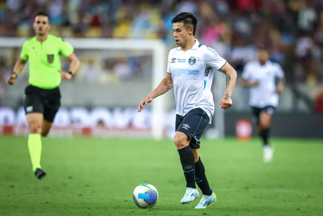 Aravena pelo Grêmio